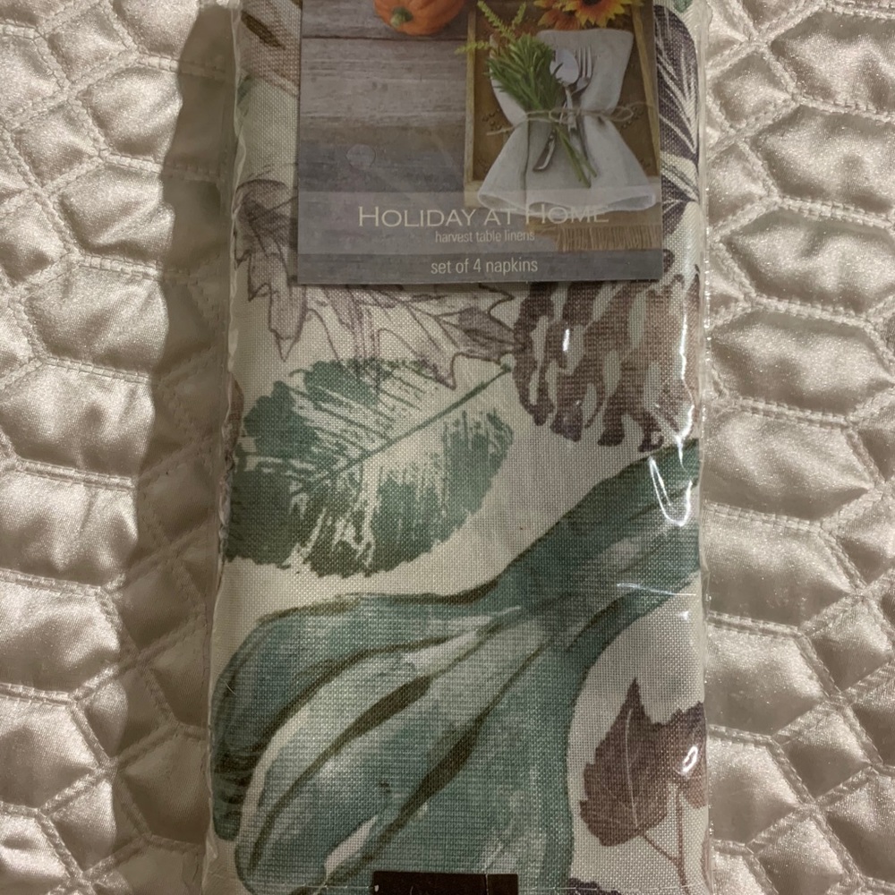 Elrene Set Of 4 Cloth Napkins - Picture 2 of 3